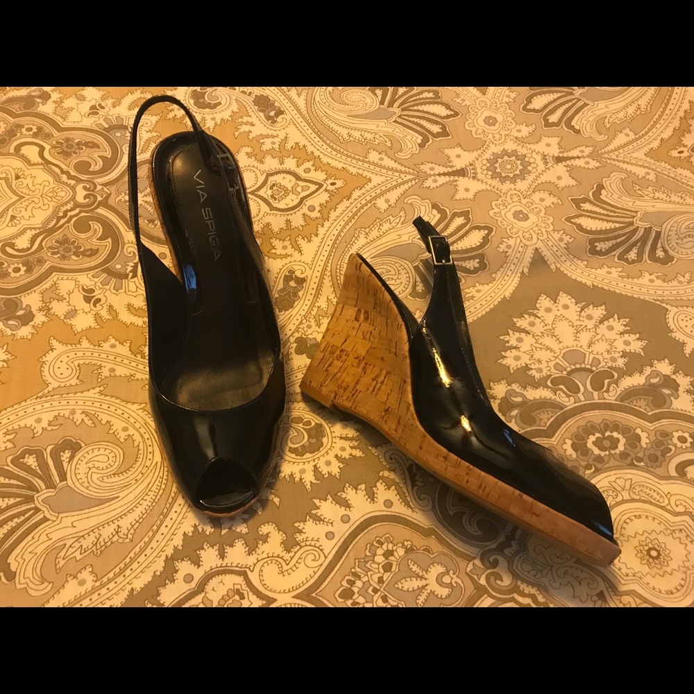 Via Spiga black patent leather peep toe wedge